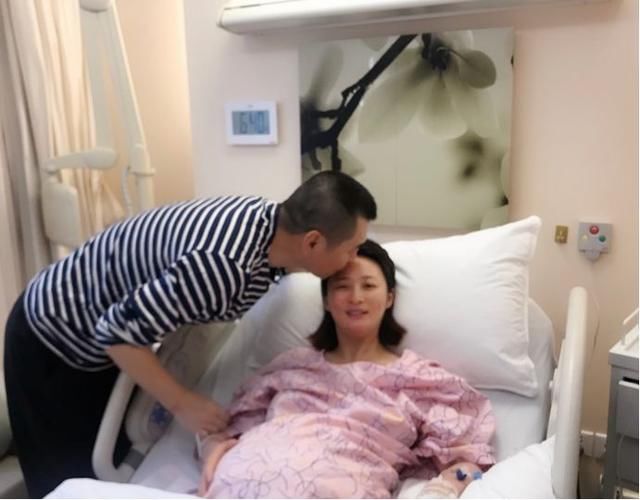 今日爆料：冯提莫回应“会计门”？蔡徐坤被质疑蹭热度？秀智李栋