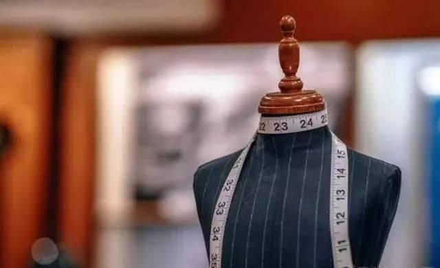 20多岁的女孩适合穿旗袍吗？