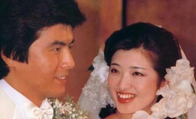 【山口百惠】山口百惠隐退后嫁给三浦友和，他们现在过得怎么样？