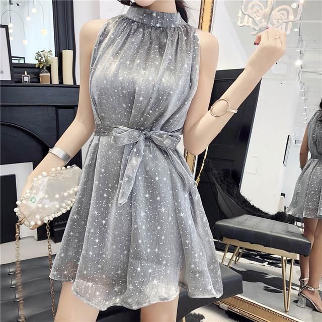 把连衣裙全都比下去的“挂脖裙”,性感又撩人,穿上令人血脉喷张