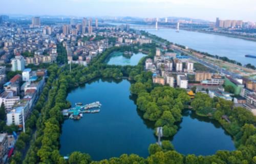  美誉■湖南省除了长沙，就数它最有钱，素有“小南京”的美誉，