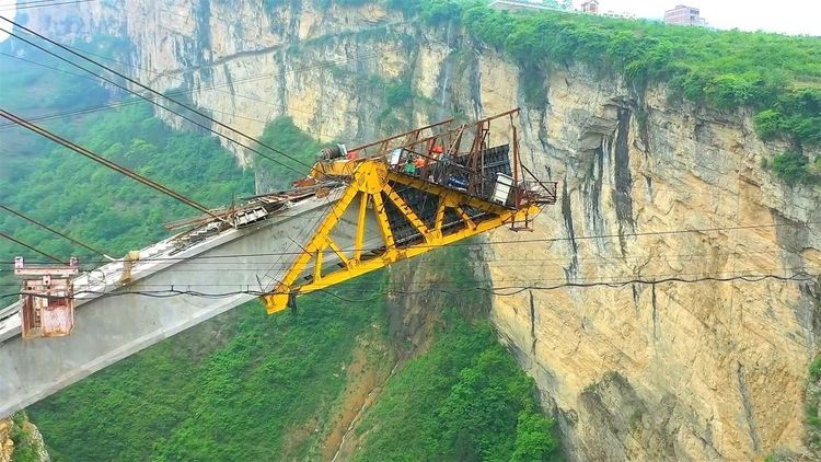  #智慧#山上没有任何支撑，跨山大桥是如何修建的？工程师智慧令