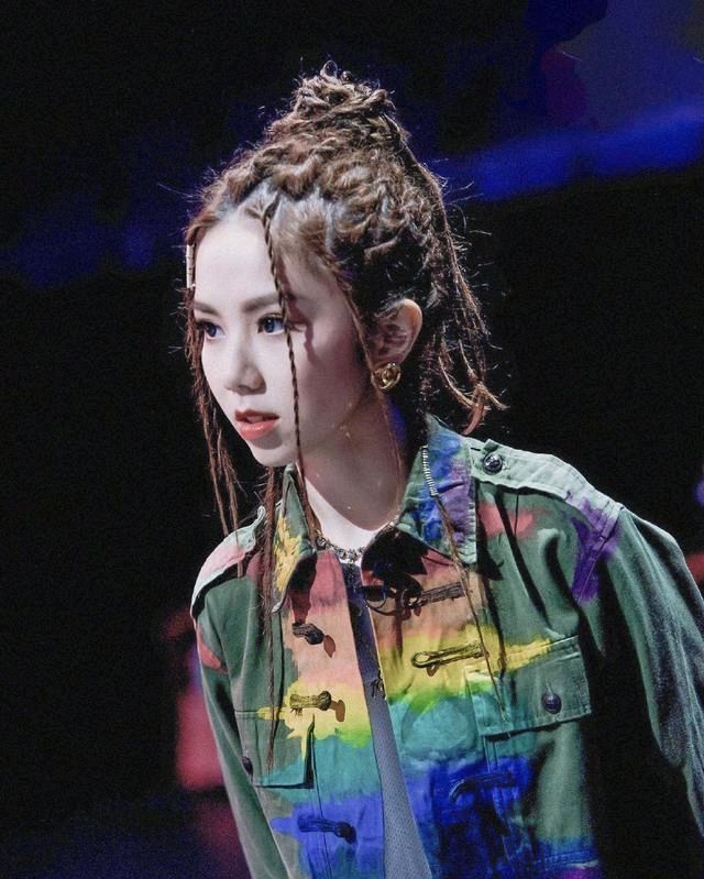  发际@头发少的人，不要戴这四种发型，尤其是第四种，否则发际线会越来越落后