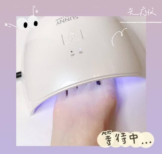  『暴露』方媛在线教美甲，糖果图案暴露辣妈少女心，漂亮双脚抢镜