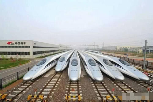  「高铁」中国客流量巨大，为何高铁却年年亏损？答案你万万想不