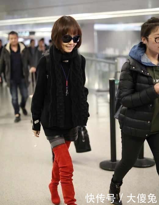 鲁豫脚踩8厘米高跟靴现身 丑出新高度! 网友 腿快细成针了