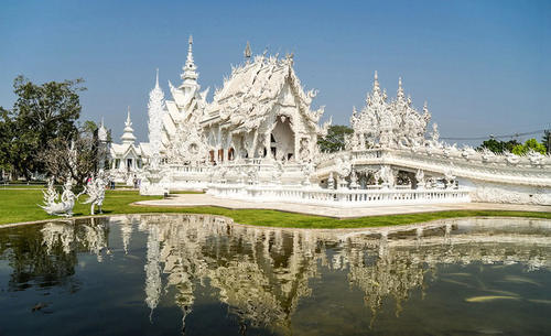 泰国被龙包围的寺庙，20年前就开始建造，已对外开放却仍未建成