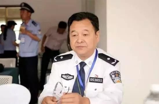 达到什么级别的警察才能穿“白色制服”，这衣服不是谁都可以穿