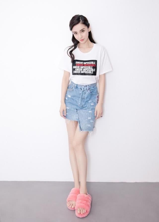 杨颖晒美照!大长腿十分吸睛,可鞋子更抢镜,网友:求鞋子链接