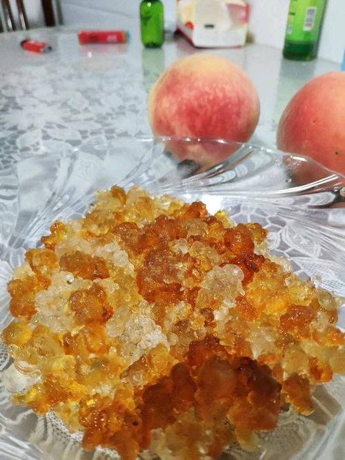  桃花@农村人叫它“桃花泪”，长在桃树上，以前没人要，现在80一斤