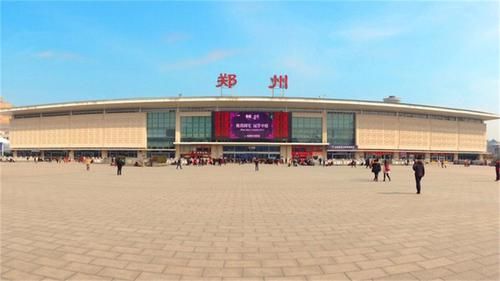 为什么大多数火车站都以市命名，而机场却用村镇命名？原因很简单