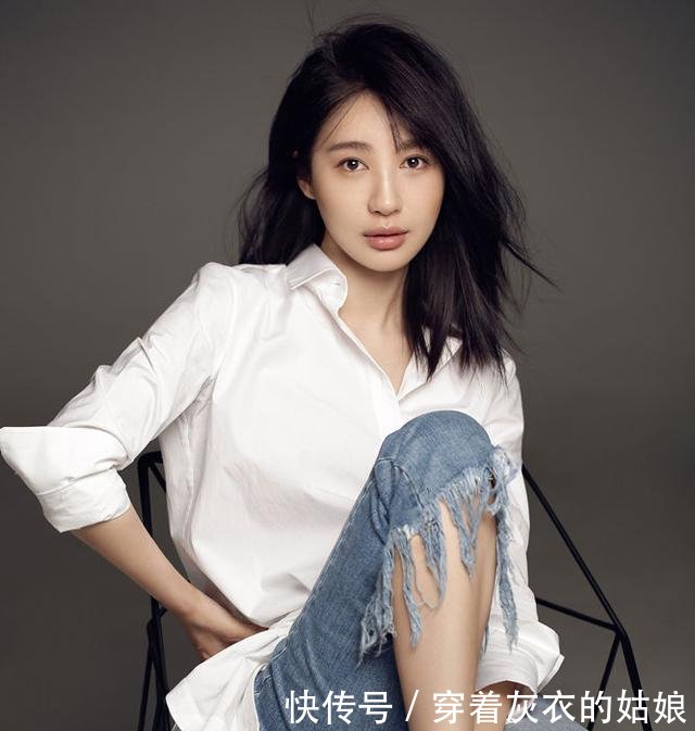 李菲儿是“腿精”没错了，这样打扮，简直是清新如妙龄少女！