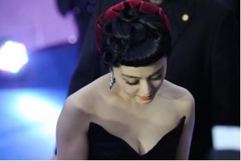 逃税疑云?范冰冰一个月前已被捕?业内人士偷爆猛料!