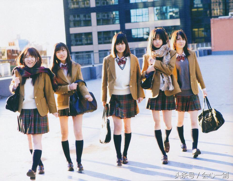 带你认识真实的日本:小孩独立上下学，女孩从小就会化妆!