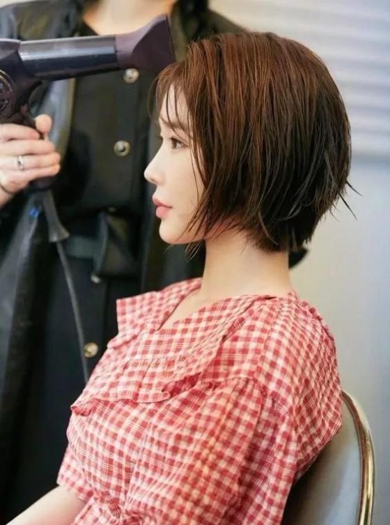 性格更@整容前后堪称“换头”，网友：我还以为换了性别，15年整容7次