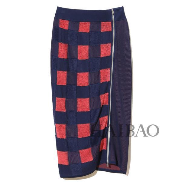 Tee+过膝裙Hold住各种场合 包你时髦一整夏！