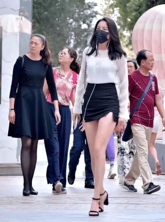 街拍:此美只应天上有，凡人无缘娶回家