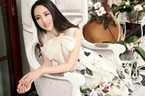 她竟是形婚？两人共享金主爸爸？抢唐嫣男友，开撕谢娜闺蜜，为出