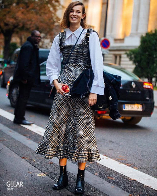 让时尚达人教你把格子裙怎样穿出经典时髦感!