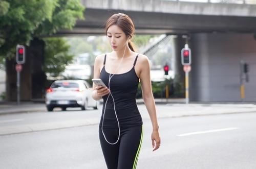 紧身打底裤：挺拔有型的打扮，搭配出魅力优雅的质感！