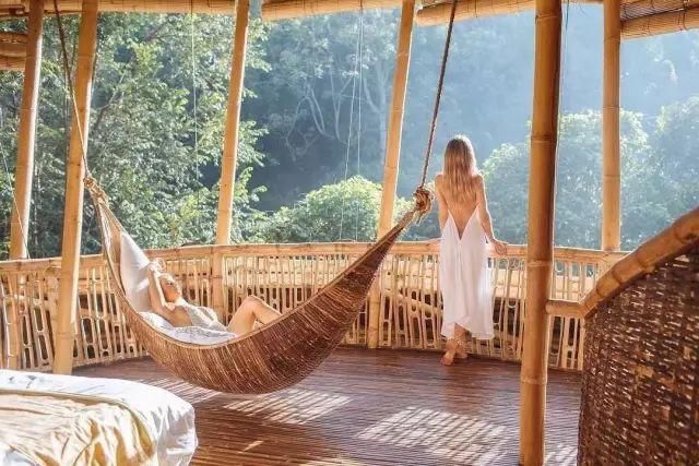 她用竹子建了一个别墅,引来全世界40多个国家围观!