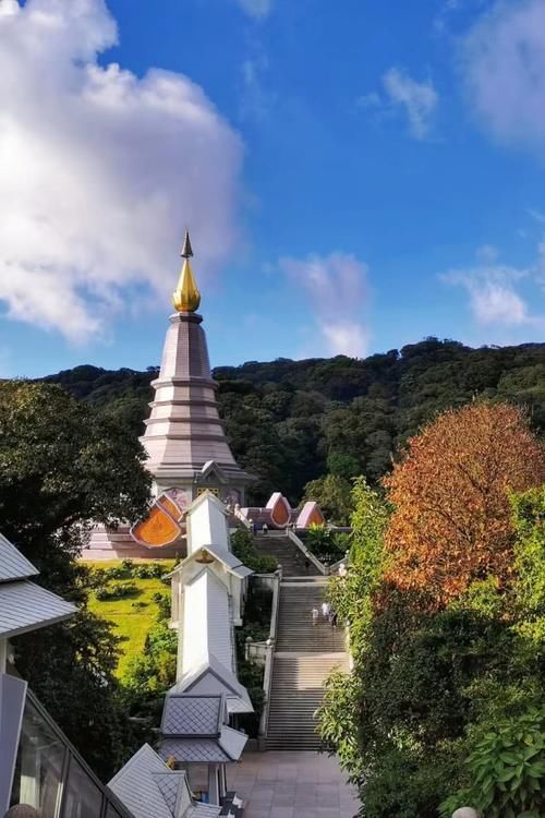 清迈一个僻静的寺庙，坐落在海拔2600米的山上，鲜有游客光顾