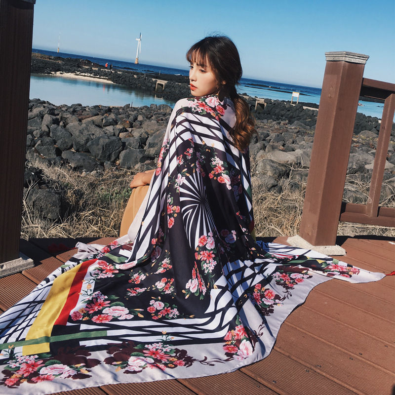 怪不得男人总爱往海边跑，现在女人不穿泳衣穿这个，真是婀娜多姿