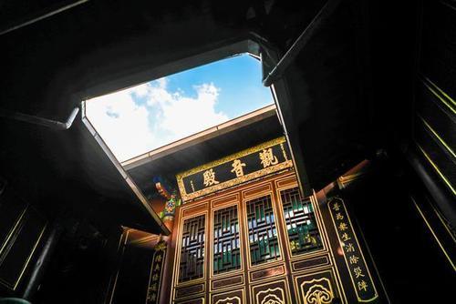 实拍腾冲云峰山九十度斜坡，海拔2445米有一口井水，科学无法解释