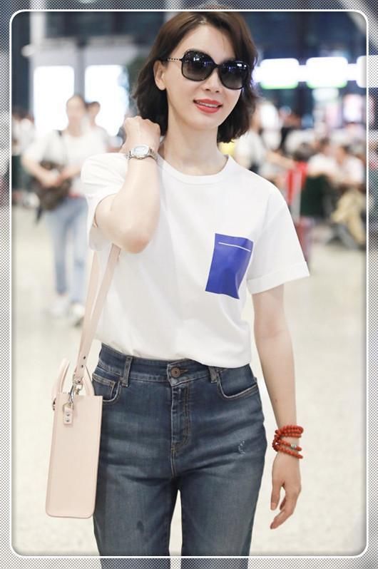 当41岁陈数和26岁杨紫同穿牛仔裤，才知道自律与放纵的差距有多大