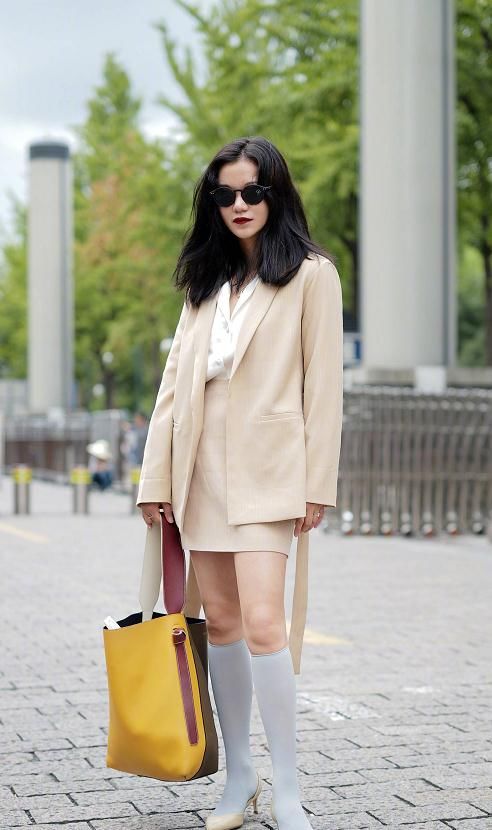 街拍:秋天到了，小妖精都上街了