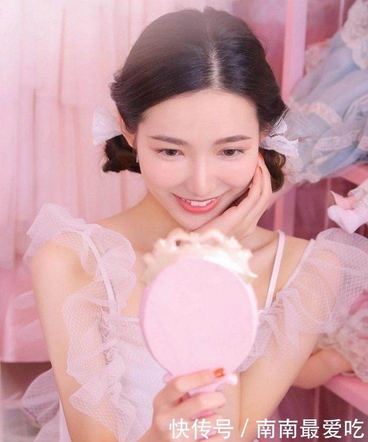  美女|性感美女时尚写真，麻花辫蕾丝外套白皙皮肤修长美腿，养眼吸睛！
