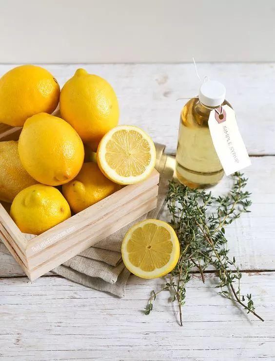 洗头时放2粒这个，头发乌黑不出油，再也不用去洗发店!