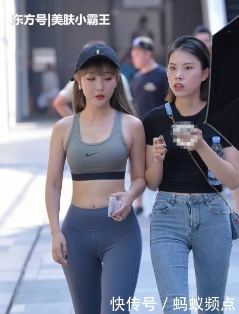  特别■街拍：清新淡雅的打底裤姑娘，身材紧致匀称，特别有魅力！