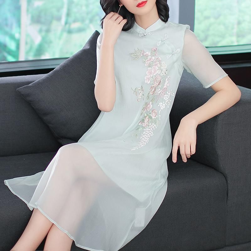 谁说 “东方女人”不穿旗袍!瞧下图女人穿旗袍，穿一次就爱上