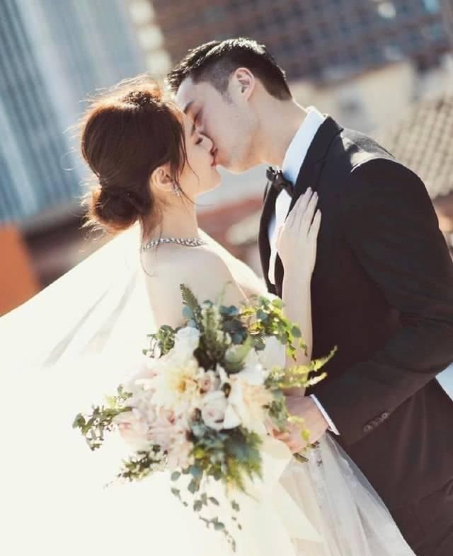  『赖弘国』赖弘国晒婚纱照庆贺白色情人节，被花心男损害后她总算得到感情