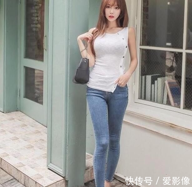  『清爽』清新迷人的牛仔裤美女，清爽十足，成熟又知性！