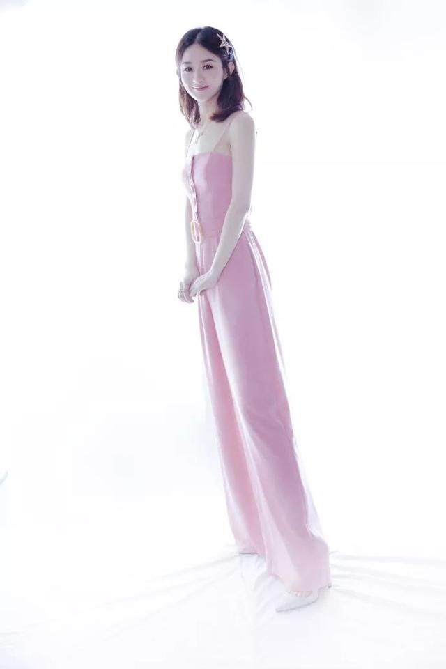 颖宝鞋子终于合脚，但脚背都快垂成一条直线了，谁怀孕敢这么穿？