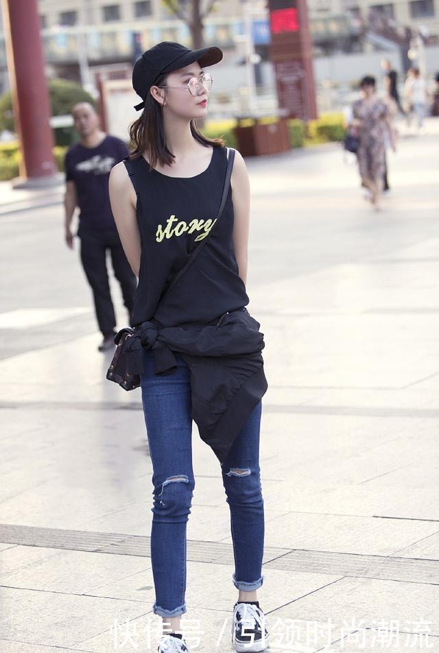 路人街拍，袅娜少女羞，岁月无忧愁