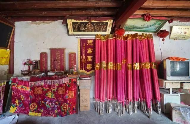 深山里八十六岁老人：古朴山寺独自修行30年，粗茶淡饭一心向佛