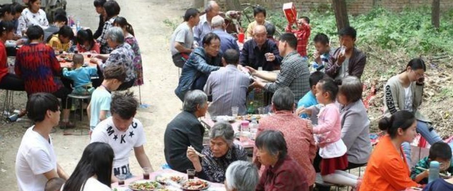  农村酒席：为什么农村办酒席喜欢在家里办？酒店不是更方便吗？