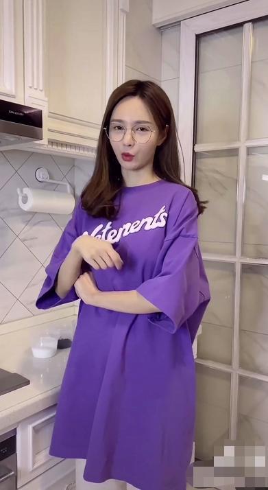 奶茶:沈梦辰带父亲做奶茶,穿家居服显可爱,这么肥的衣服像是杜海涛的