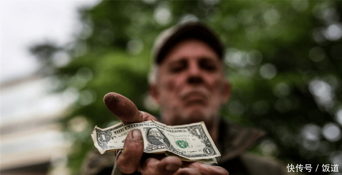  [遣返]大批白人被遣返！想拿着国外低保来华“混吃混喝”？没那