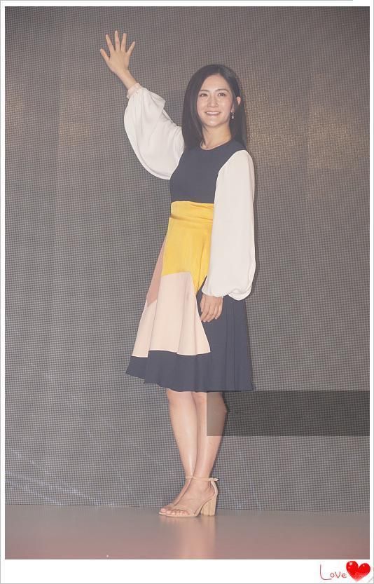 谢娜和张雨绮都是双胞胎妈妈，可同穿连衣裙，身材差距却如此尴尬