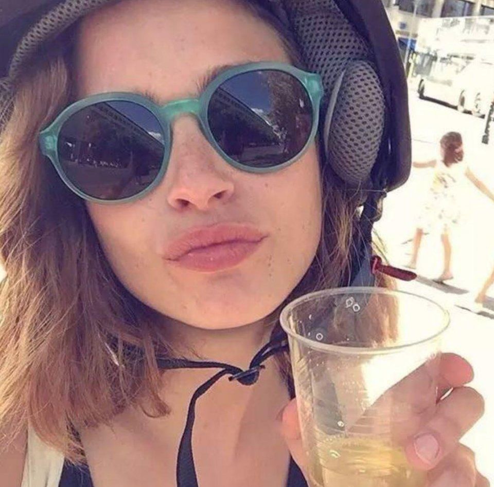 INS上的假白富美蹭明星热度狂练硅胶臀，还熬夜P图P到肾虚?