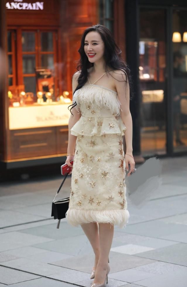 「套裙」蕾丝毛边套裙的窈窕妹子, 只能说美艳不可方物
