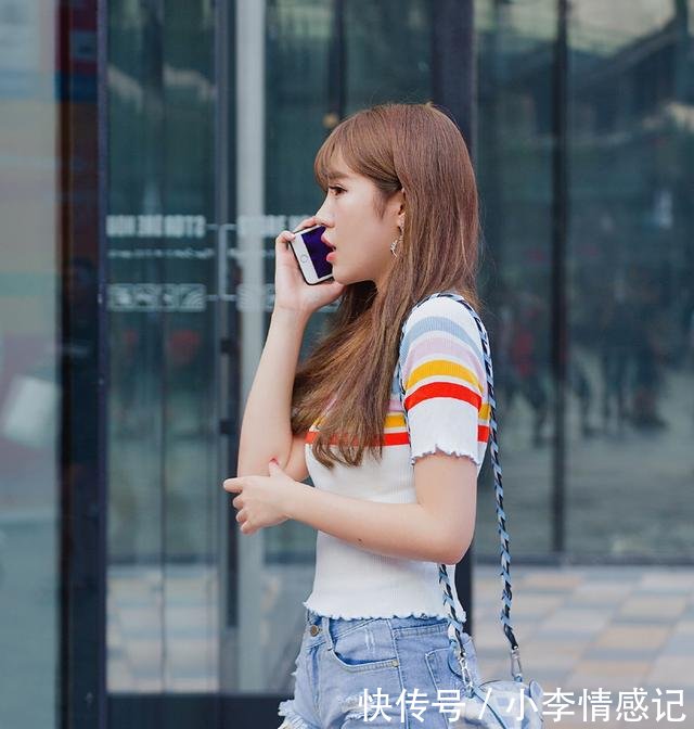 街拍香奈儿的透明靴子,是用来穿的,不是用来趟水的