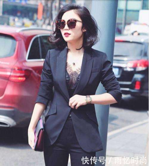 美女街拍, 能把逛街当成秀场也是没谁了, 气质和颜值都非常出众