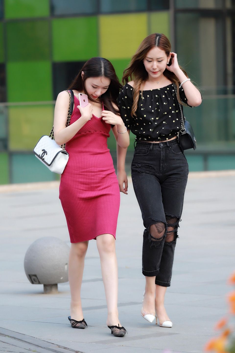 街拍路人，修身时尚百搭的穿搭参考，让你怎么搭都是那么美丽动人