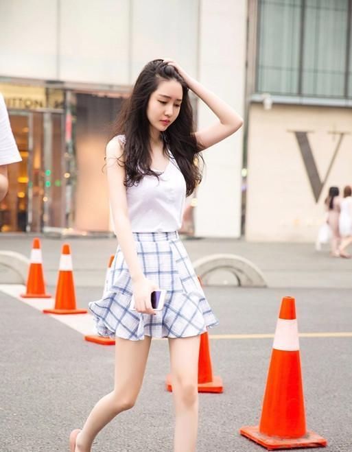  「衣品」路人街拍:小姐姐气质好衣品好,轻松就展现出女人的魅力!