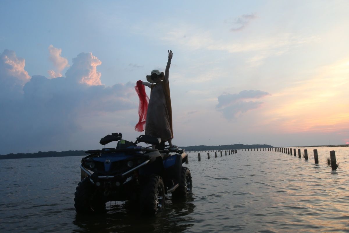 鄱阳湖水位下降 再现中国“最美水上公路”